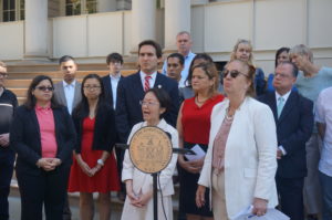Manhattan Borough President Brewer, Public Advocate James, and Council Members Chin and Kallos speaking on the initiative outside of City Hall. Image credit: Manhattan Borough President Gale Brewer
